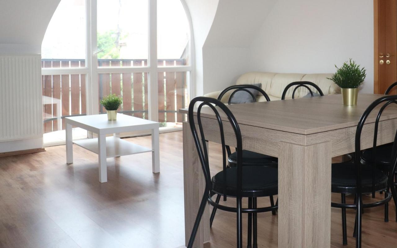 B6 Apartman Veszprem Bagian luar foto