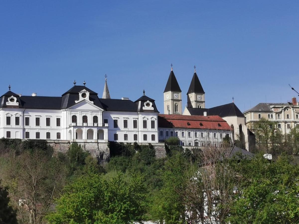 B6 Apartman Veszprem Bagian luar foto