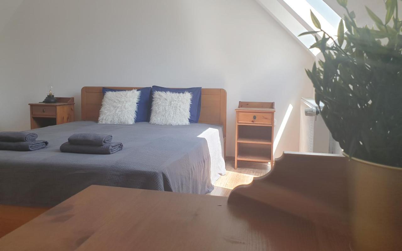 B6 Apartman Veszprem Bagian luar foto